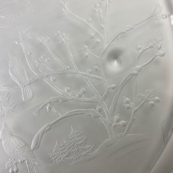 1970s American Glass Winter Scene Embossed Glass Serving Platter - Picture 4 of 7